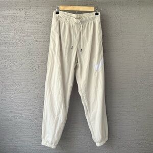Nike Sportswear Essential Nylon Swoosh Joggers